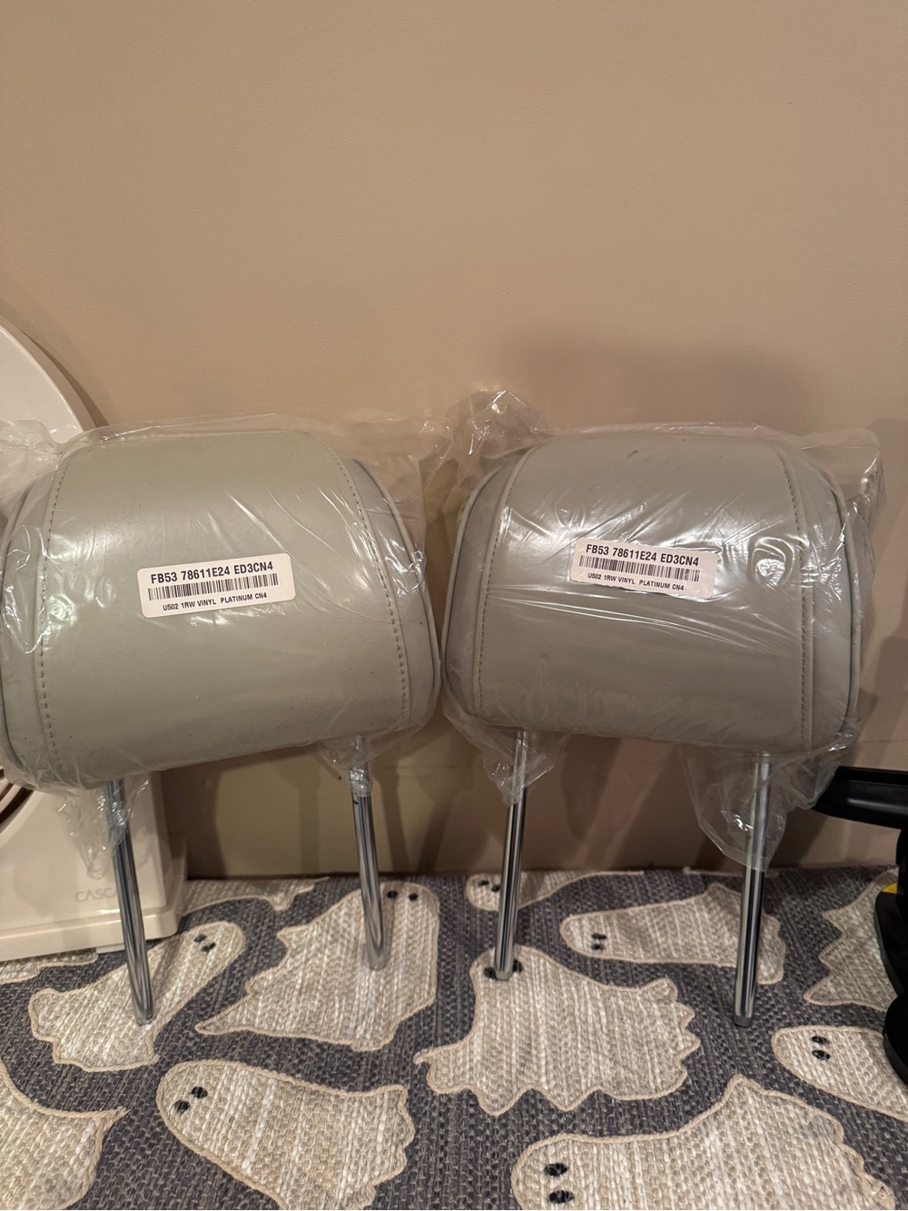Ford Platinum Explorer 2016-2017 Vinyl Front Row Headrests Pair OEM